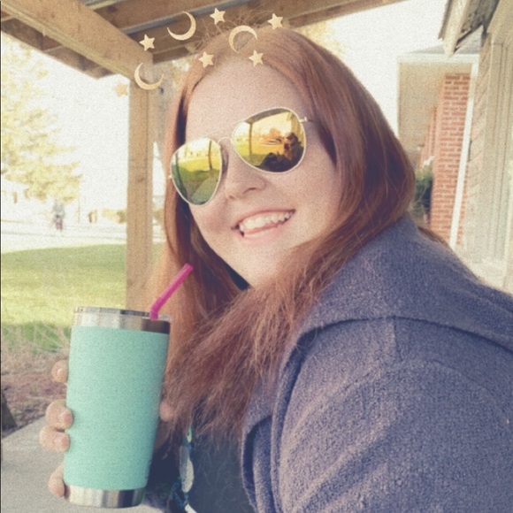 Meet Your Posher! - Picture 3 of 3